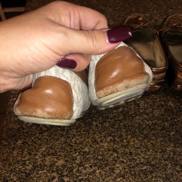 Michael Kors slip on shoes. Women size 8 - Picture 2 of 4